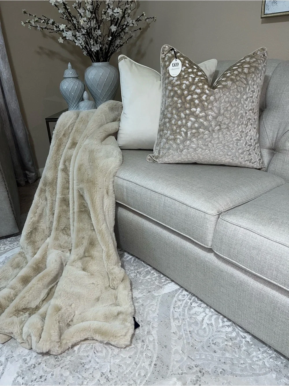 1-RACHEL ROY NWT IVORY RABBIT FAUX FUR LUXURY THROW BLANKET